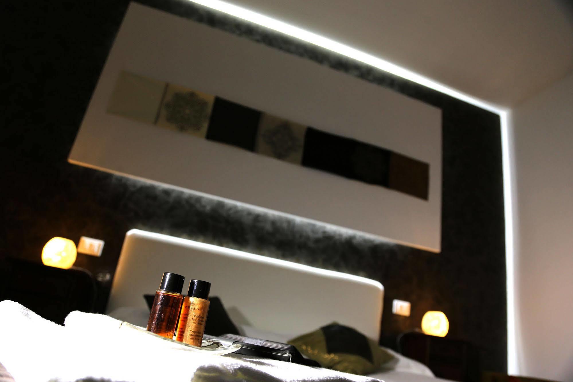 Caroline Rooms Рим Екстериор снимка