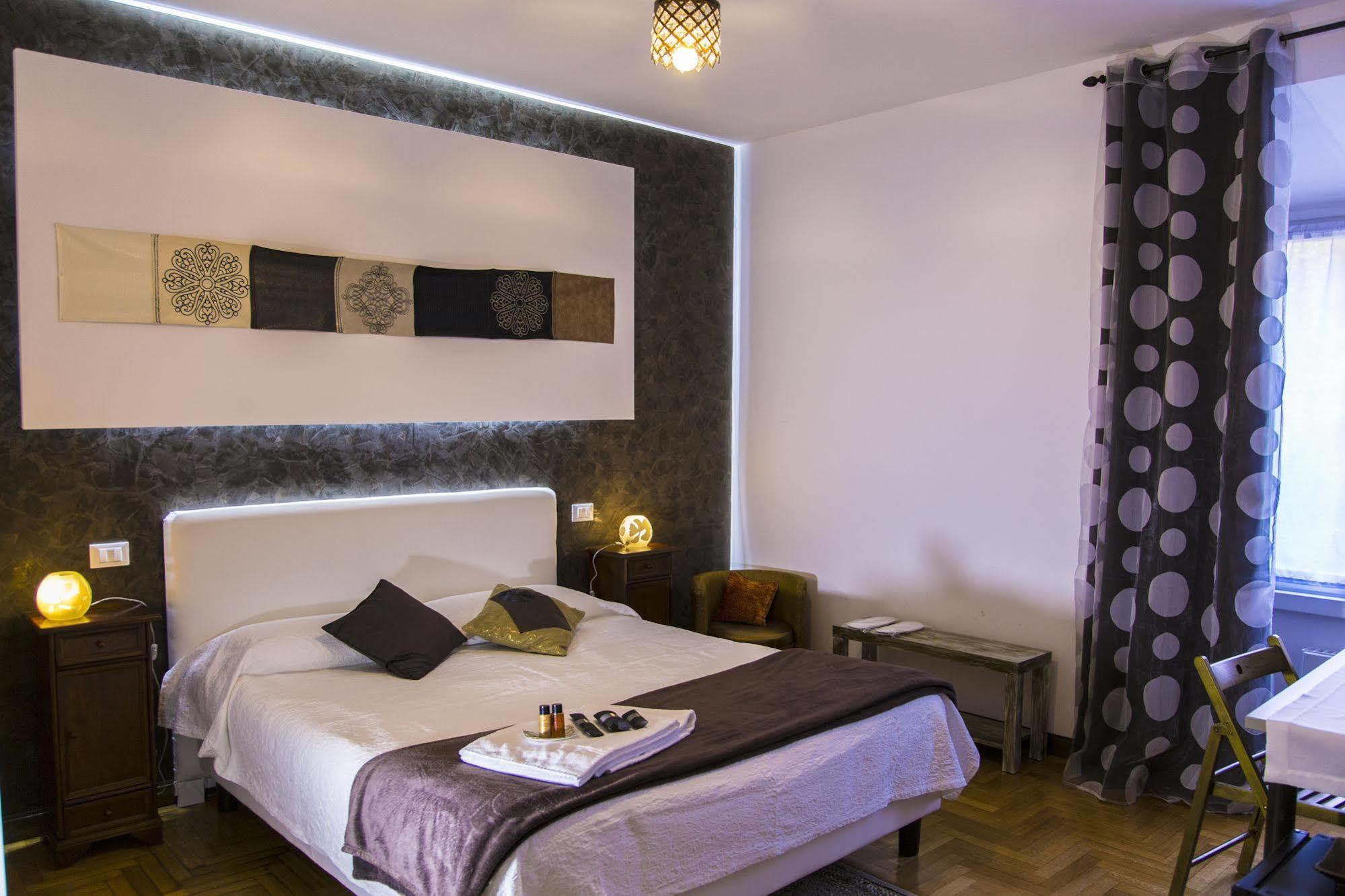 Caroline Rooms Рим Екстериор снимка